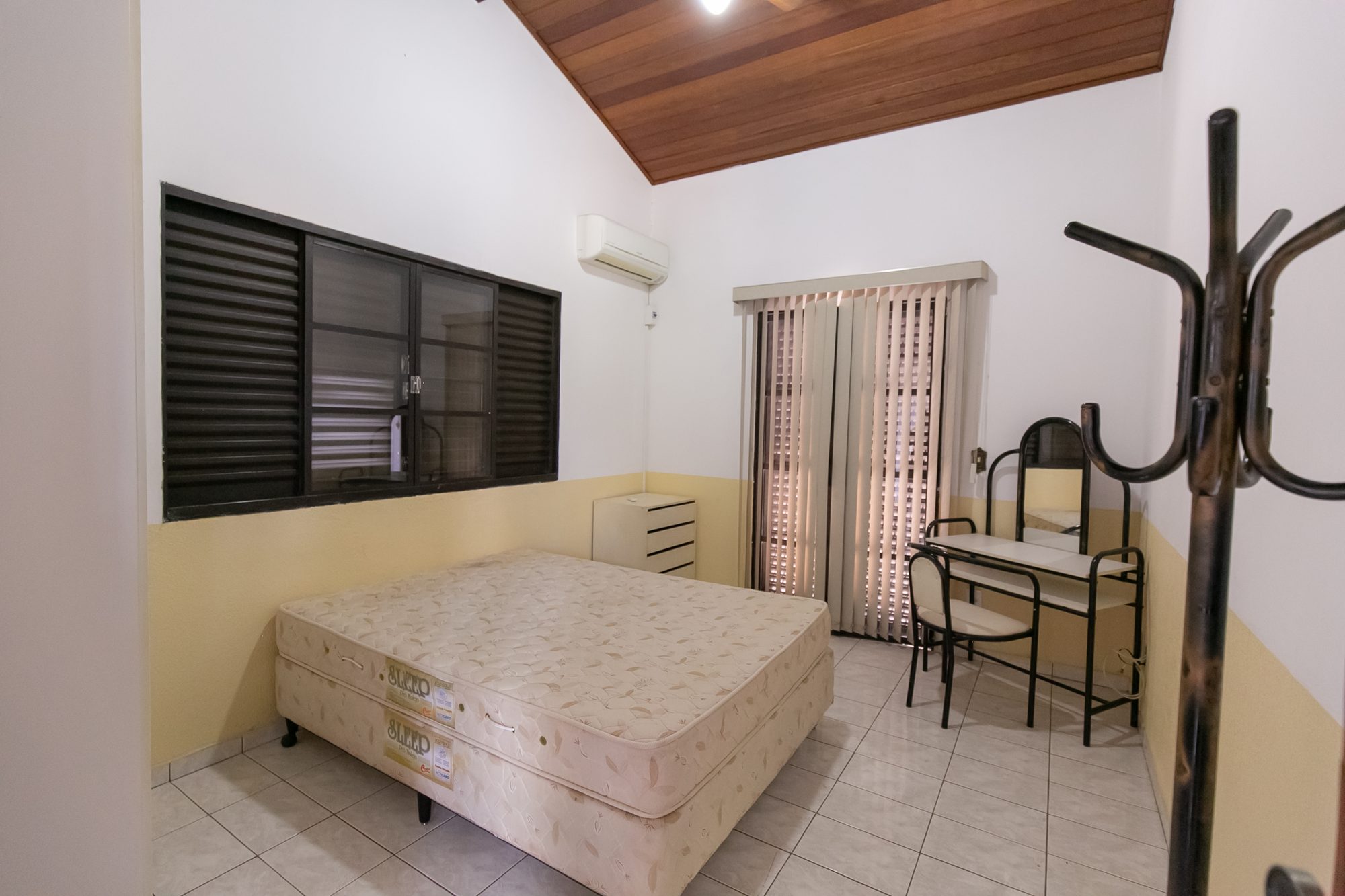 Suíte junto ao espaço da cozinha